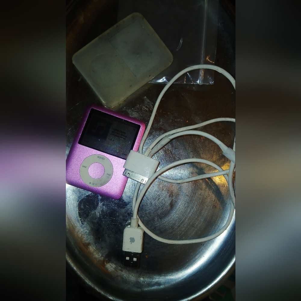 GEN 3 Ipod Player PINK - Picture 2 of 4